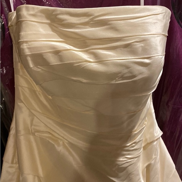 Kathy Ireland 2Be Raw Ivory Silk Ballgown Wedding Gown - Picture 9 of 14